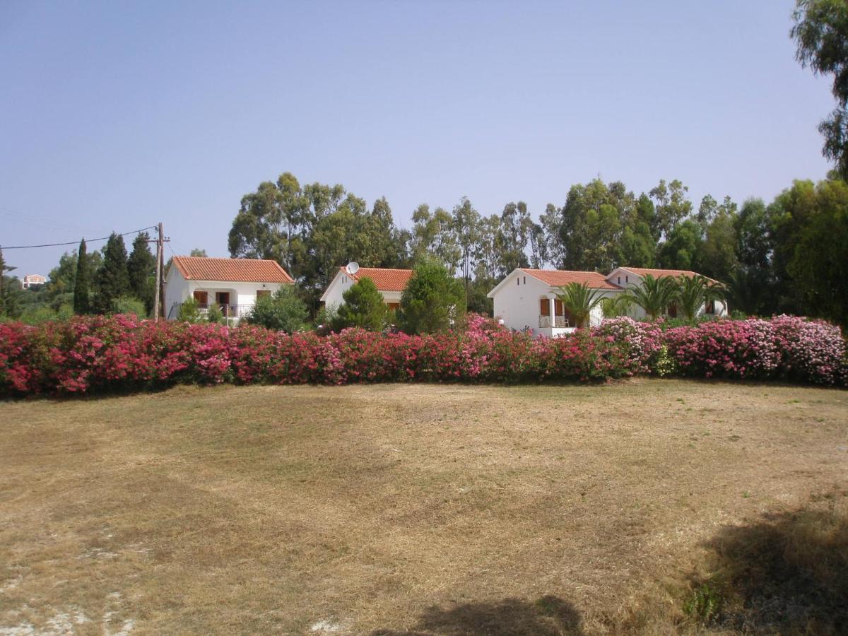 Nerissa Bungalow 2, Two Bedroom House With Sea View Esparta Exterior foto